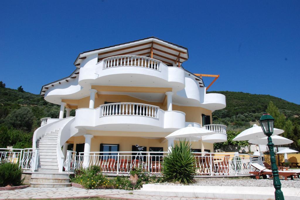 Villa Alex Ríza Екстериор снимка