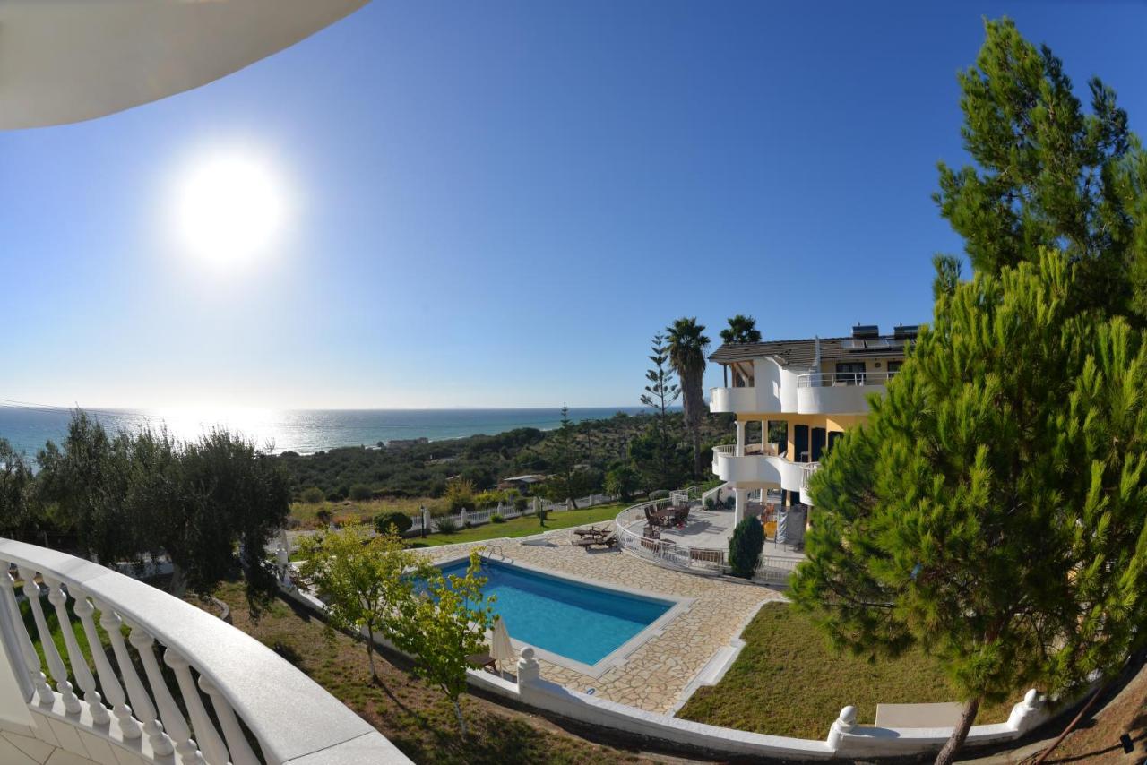 Villa Alex Ríza Екстериор снимка