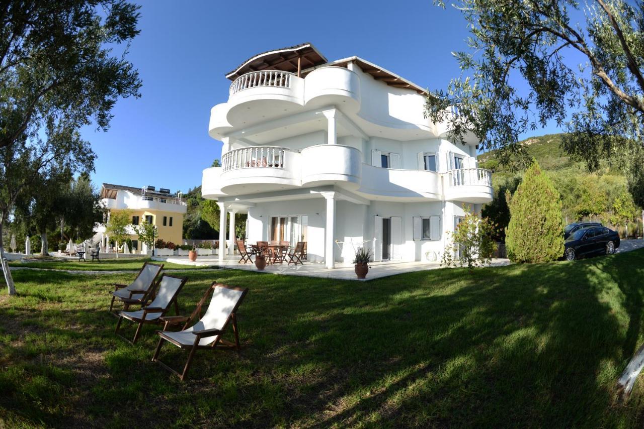 Villa Alex Ríza Екстериор снимка