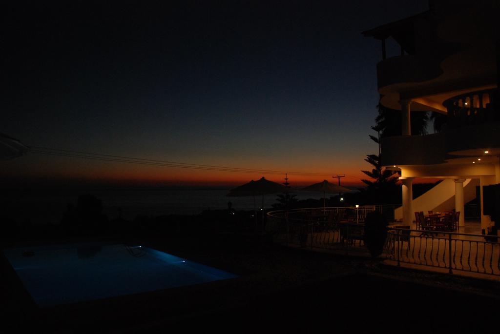 Villa Alex Ríza Екстериор снимка