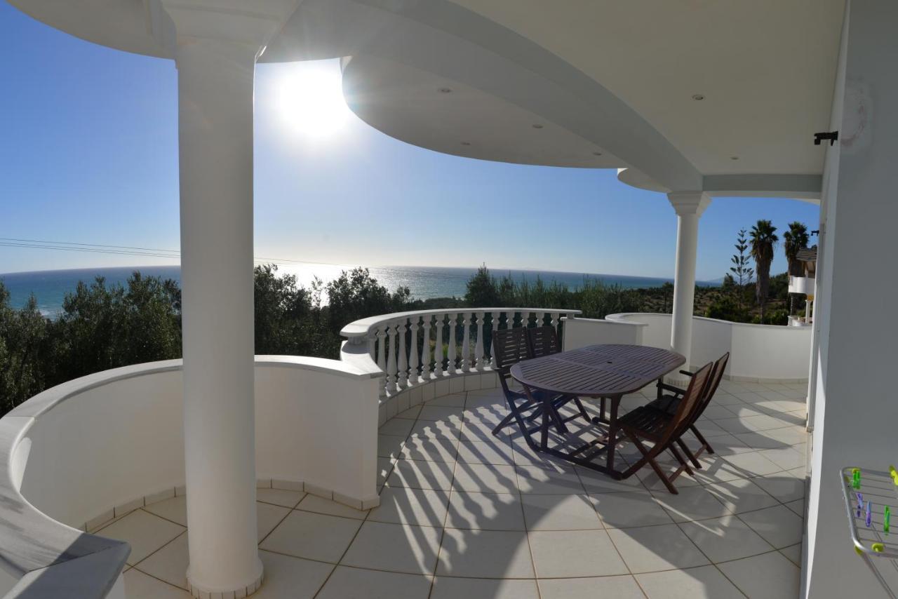 Villa Alex Ríza Екстериор снимка