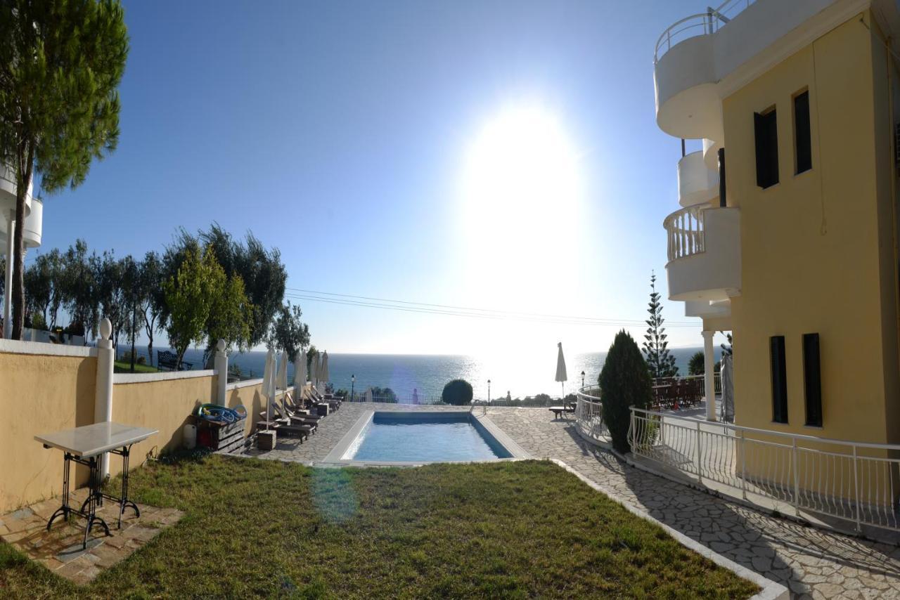 Villa Alex Ríza Екстериор снимка
