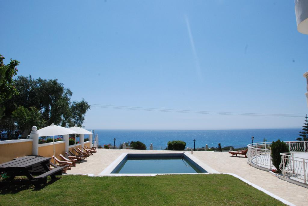 Villa Alex Ríza Екстериор снимка